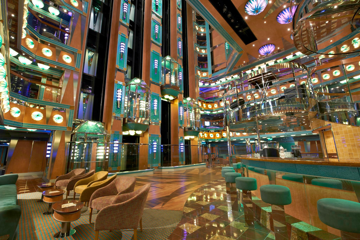MyCruise Carnival Magic Offentlige-arealer Barer-lounger-atrium1